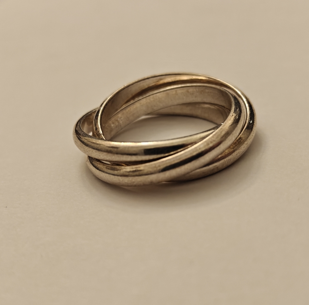 Elegant Silver Three Interlocking Band Rings - Picture 9 of 12